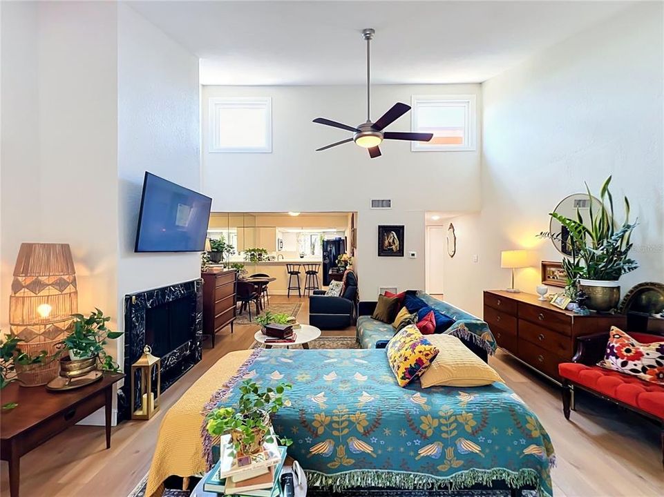 For Sale: $189,900 (2 beds, 2 baths, 1000 Square Feet)