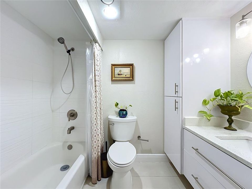 For Sale: $189,900 (2 beds, 2 baths, 1000 Square Feet)