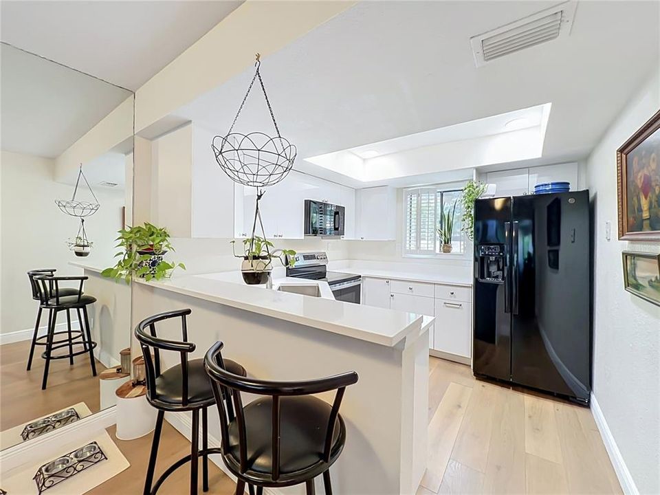 For Sale: $189,900 (2 beds, 2 baths, 1000 Square Feet)