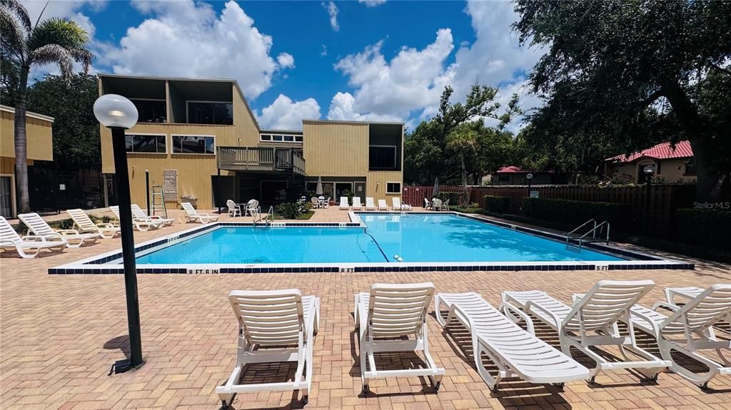 For Sale: $189,900 (2 beds, 2 baths, 1000 Square Feet)
