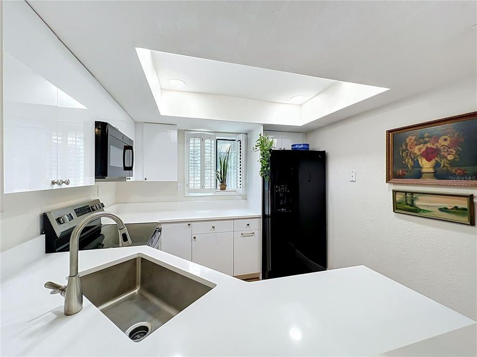 For Sale: $189,900 (2 beds, 2 baths, 1000 Square Feet)