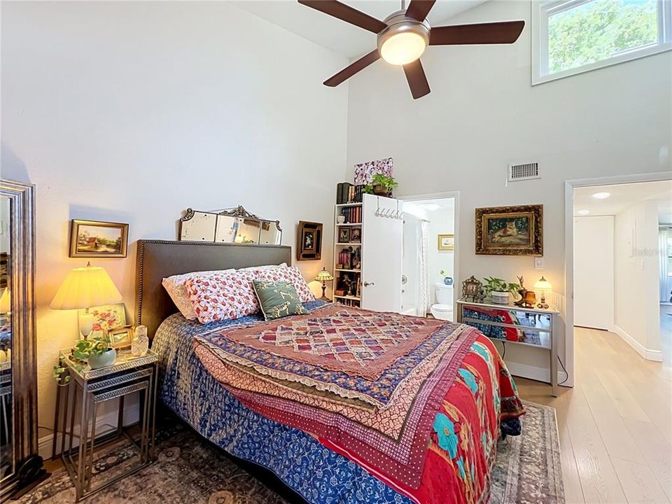 For Sale: $189,900 (2 beds, 2 baths, 1000 Square Feet)