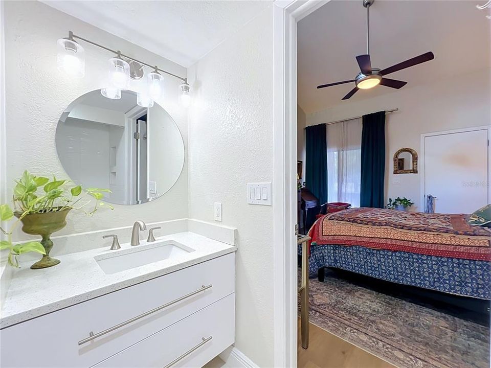 For Sale: $189,900 (2 beds, 2 baths, 1000 Square Feet)