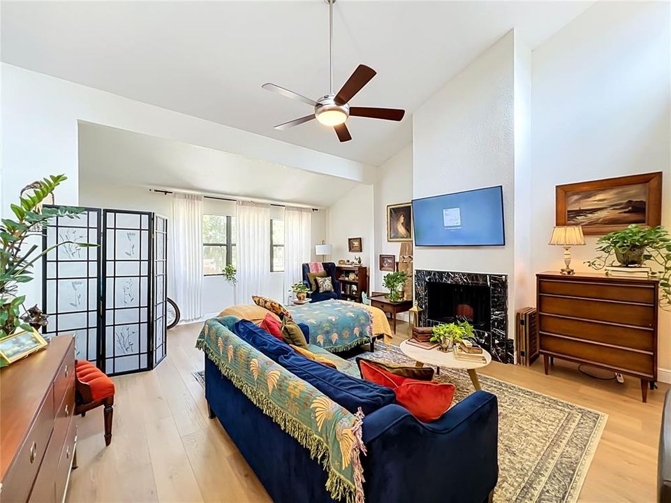 For Sale: $189,900 (2 beds, 2 baths, 1000 Square Feet)