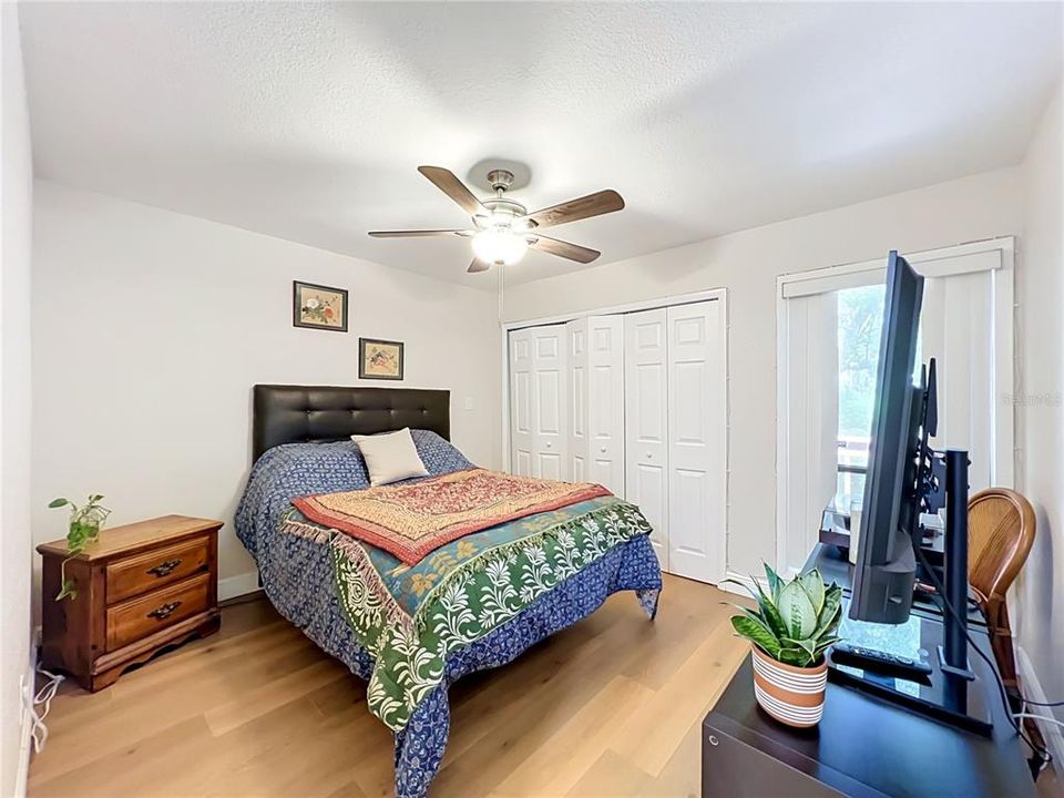 For Sale: $189,900 (2 beds, 2 baths, 1000 Square Feet)