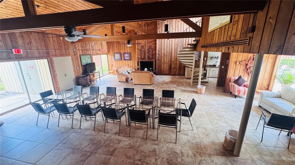 For Sale: $189,900 (2 beds, 2 baths, 1000 Square Feet)