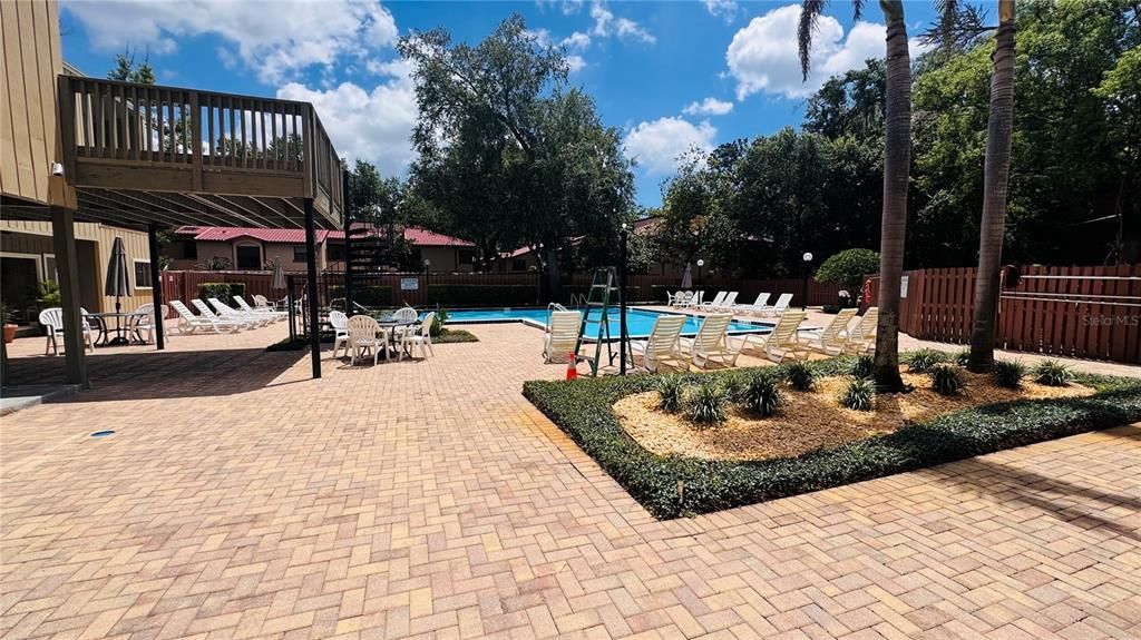 For Sale: $189,900 (2 beds, 2 baths, 1000 Square Feet)