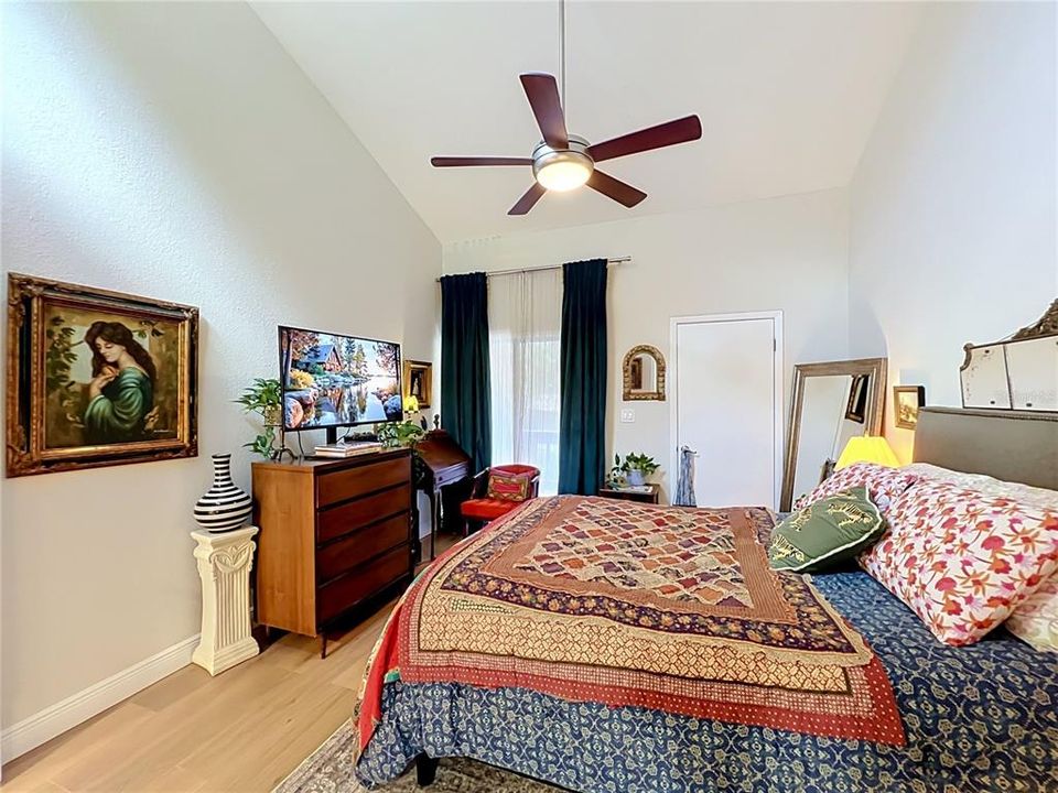 For Sale: $189,900 (2 beds, 2 baths, 1000 Square Feet)
