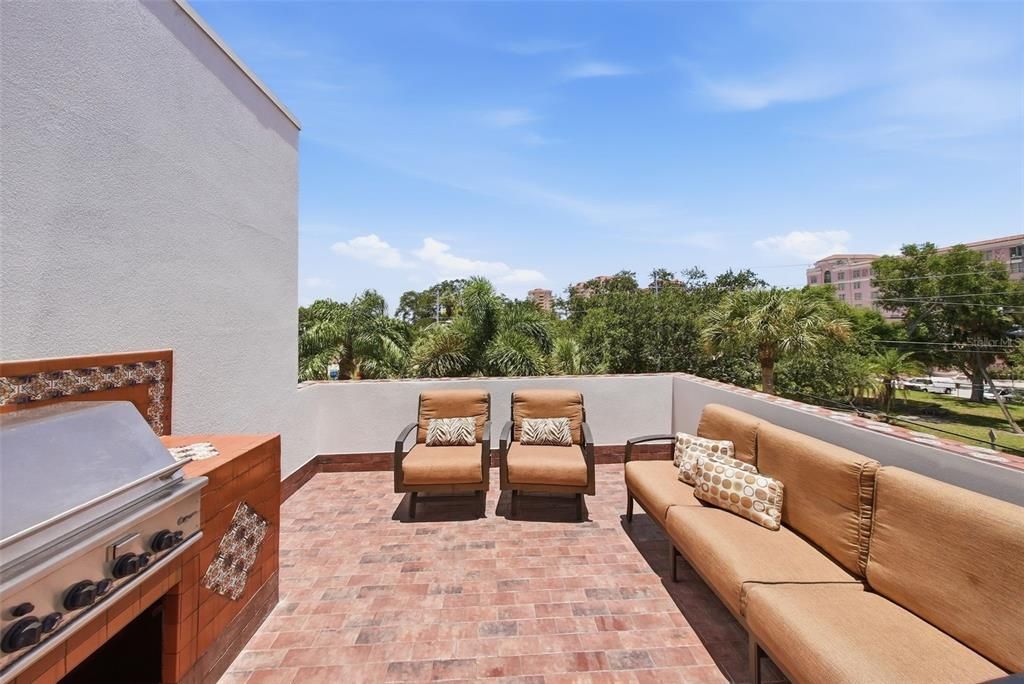 Active With Contract: $1,795,000 (3 beds, 3 baths, 2770 Square Feet)