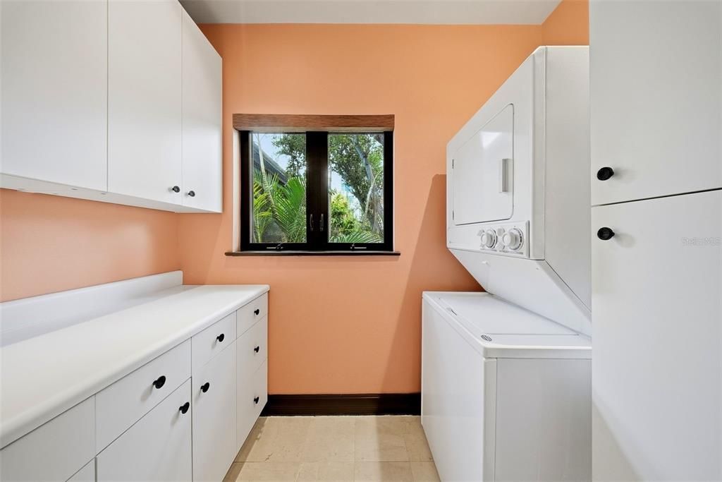 Active With Contract: $1,795,000 (3 beds, 3 baths, 2770 Square Feet)