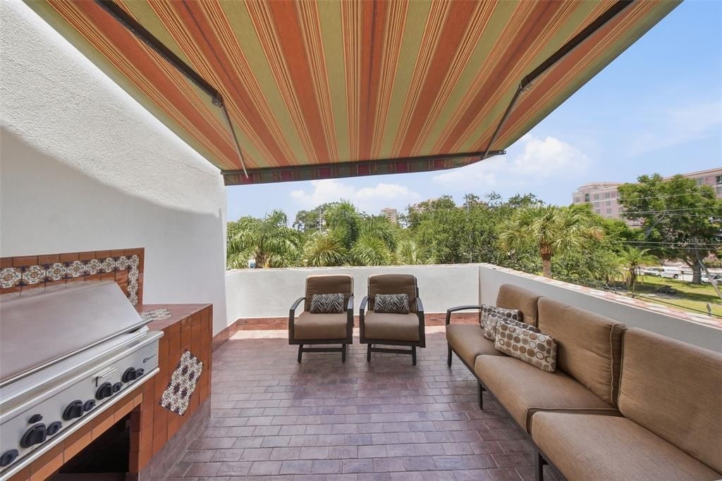 Active With Contract: $1,795,000 (3 beds, 3 baths, 2770 Square Feet)