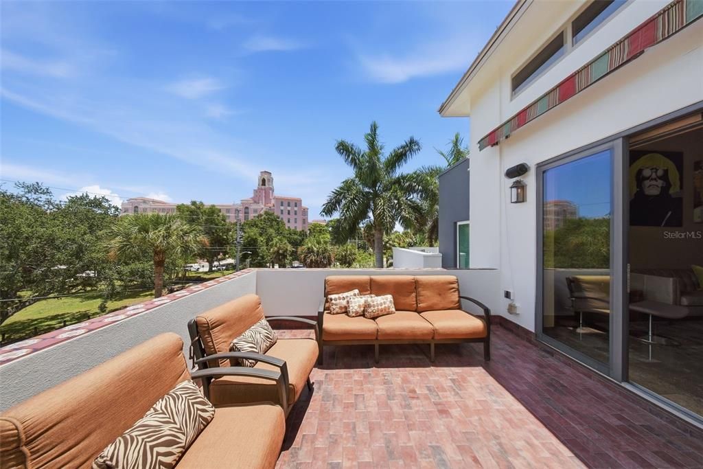 Active With Contract: $1,795,000 (3 beds, 3 baths, 2770 Square Feet)