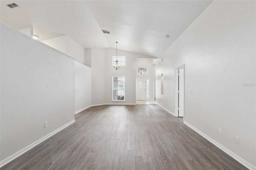 For Sale: $499,900 (4 beds, 2 baths, 1958 Square Feet)