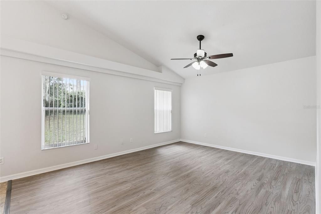 For Sale: $499,900 (4 beds, 2 baths, 1958 Square Feet)