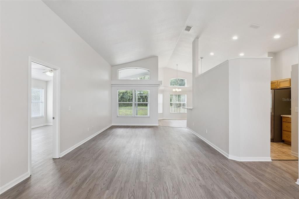 For Sale: $499,900 (4 beds, 2 baths, 1958 Square Feet)