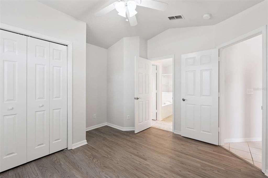 For Sale: $499,900 (4 beds, 2 baths, 1958 Square Feet)