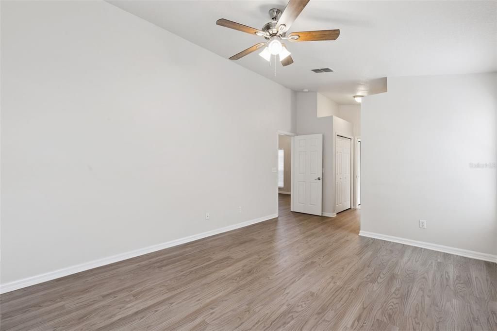 For Sale: $499,900 (4 beds, 2 baths, 1958 Square Feet)