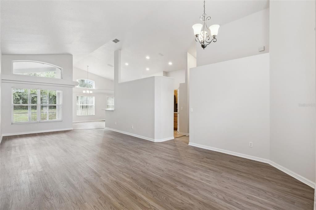 For Sale: $499,900 (4 beds, 2 baths, 1958 Square Feet)