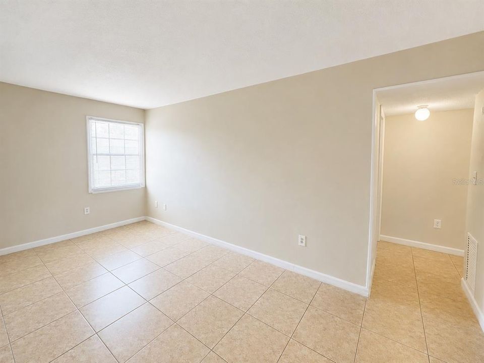 For Rent: $1,200 (1 beds, 1 baths, 780 Square Feet)