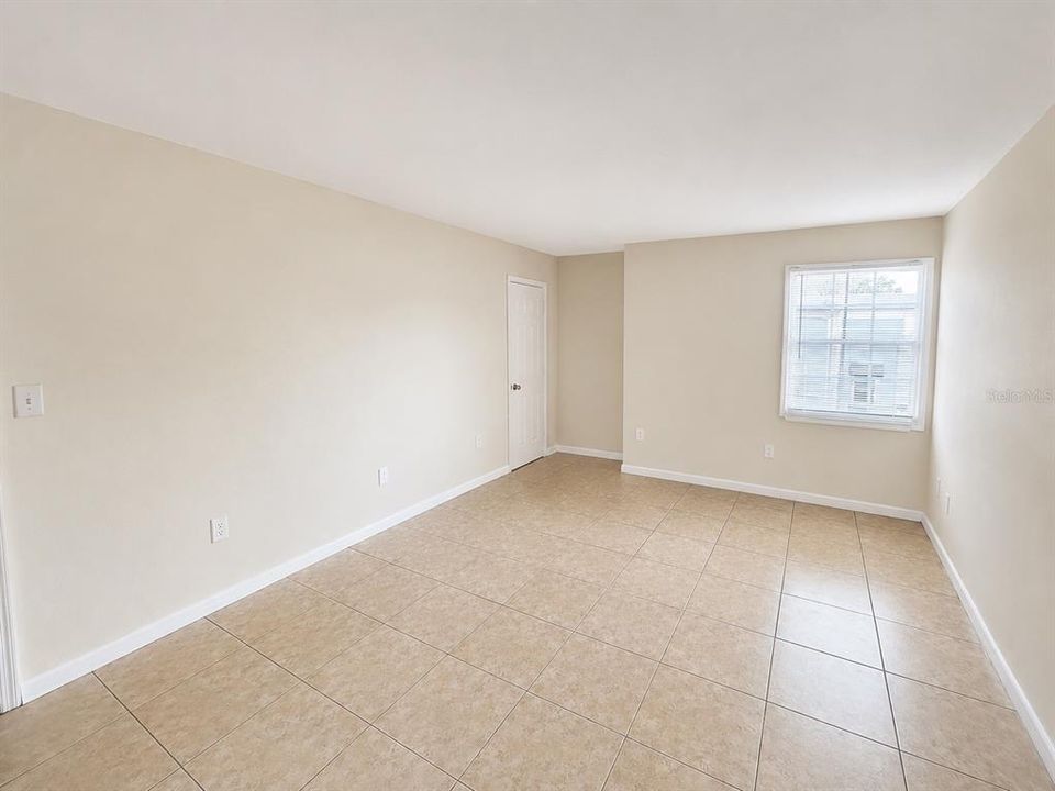 For Rent: $1,200 (1 beds, 1 baths, 780 Square Feet)
