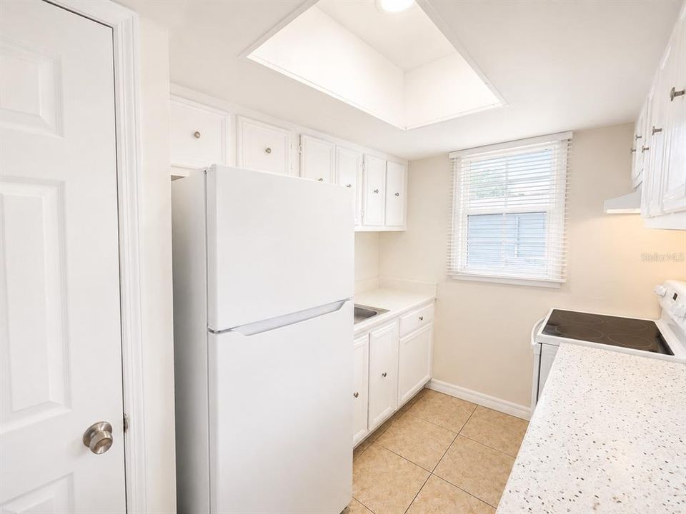 For Rent: $1,200 (1 beds, 1 baths, 780 Square Feet)