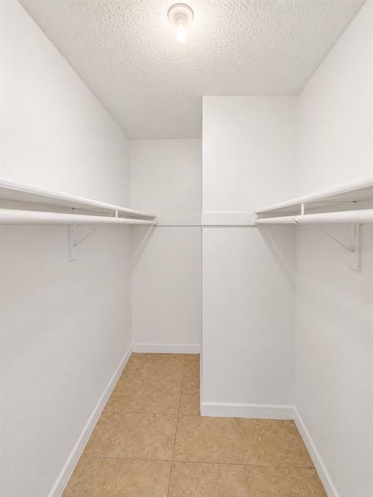 For Rent: $1,200 (1 beds, 1 baths, 780 Square Feet)