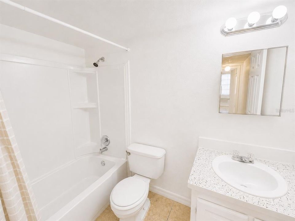 For Rent: $1,200 (1 beds, 1 baths, 780 Square Feet)