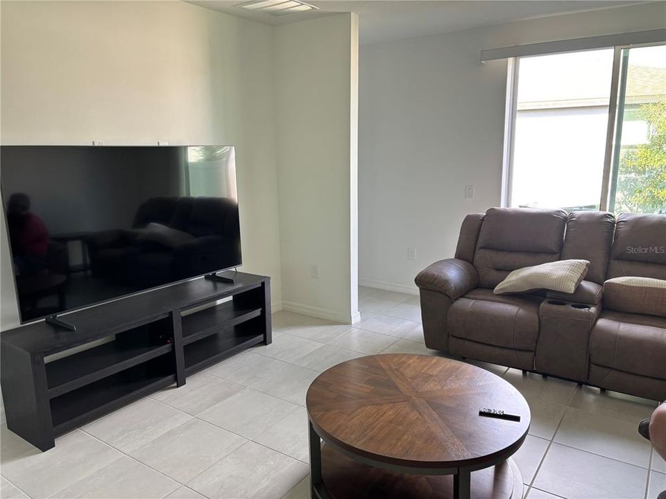 For Rent: $1,845 (3 beds, 2 baths, 1464 Square Feet)