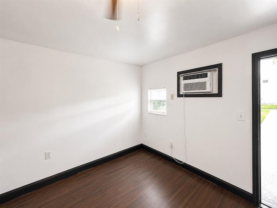 For Rent: $1,050 (0 beds, 1 baths, 198 Square Feet)