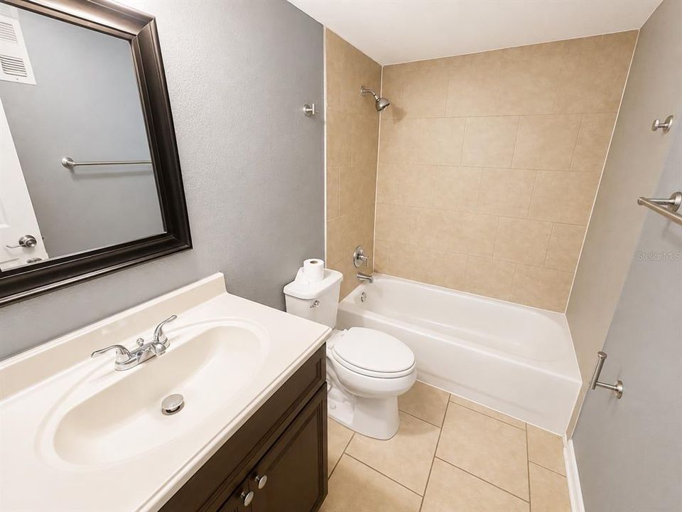 For Rent: $1,295 (2 beds, 1 baths, 992 Square Feet)