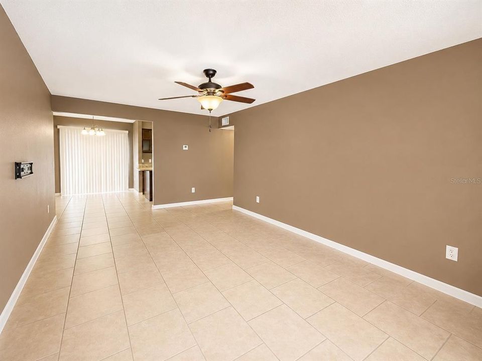 For Rent: $1,295 (2 beds, 1 baths, 992 Square Feet)