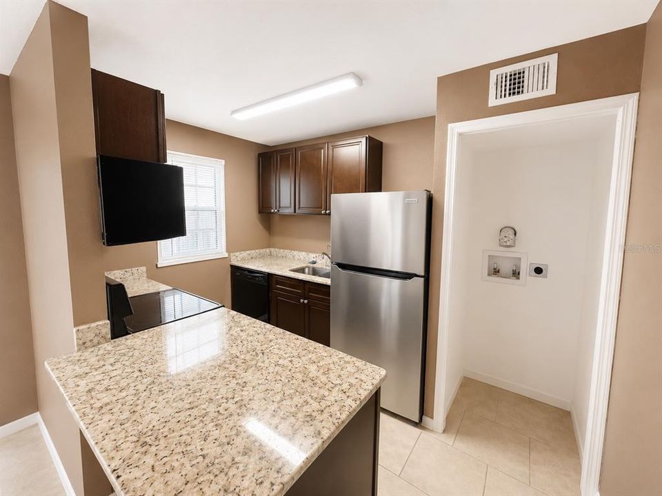 For Rent: $1,295 (2 beds, 1 baths, 992 Square Feet)