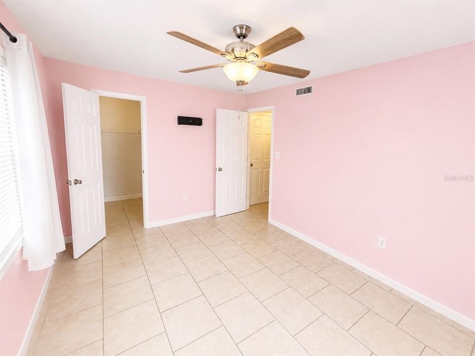 For Rent: $1,295 (2 beds, 1 baths, 992 Square Feet)