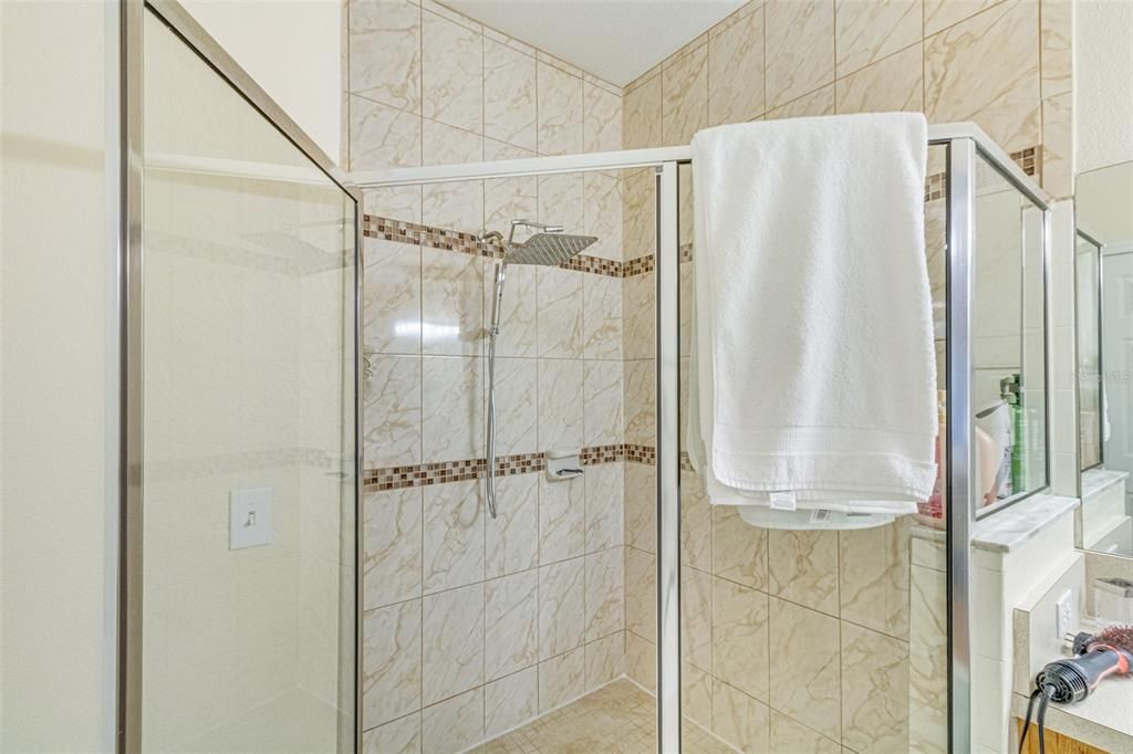 For Rent: $2,400 (3 beds, 2 baths, 1841 Square Feet)