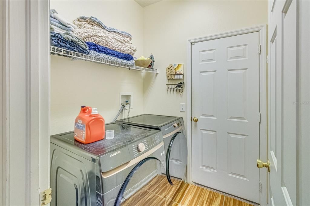 For Rent: $2,400 (3 beds, 2 baths, 1841 Square Feet)