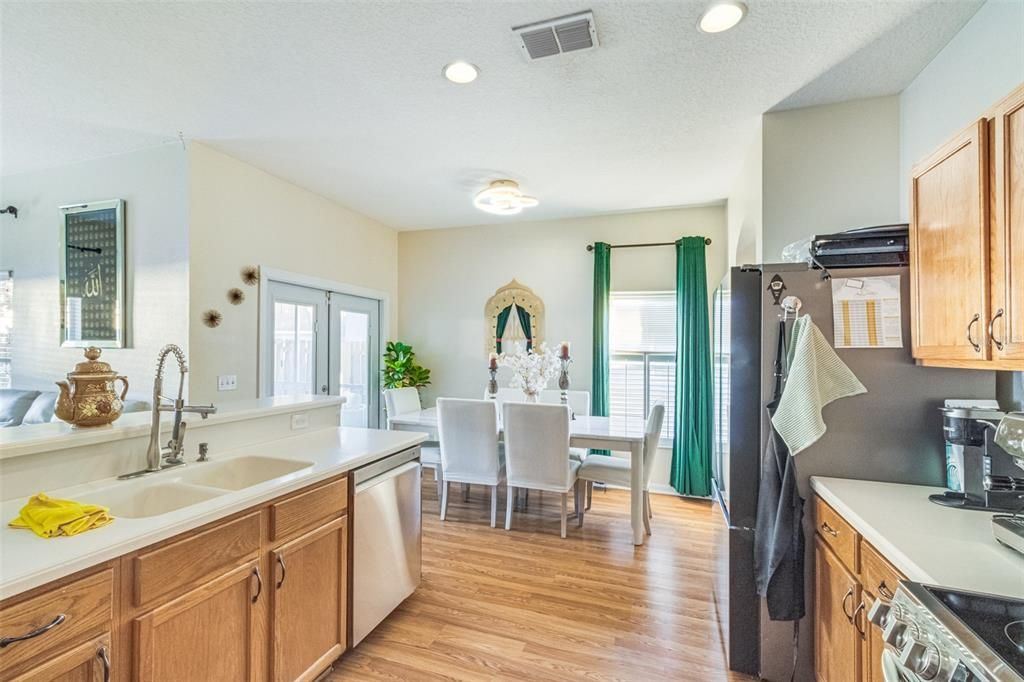 For Rent: $2,400 (3 beds, 2 baths, 1841 Square Feet)