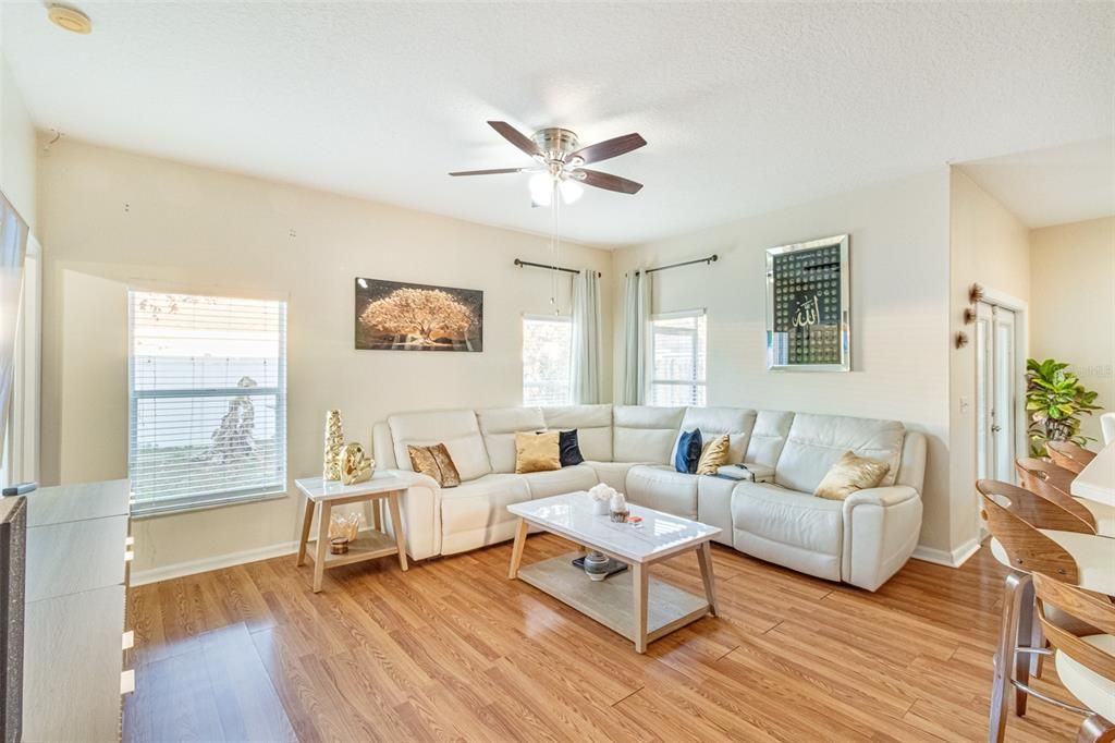 For Rent: $2,400 (3 beds, 2 baths, 1841 Square Feet)