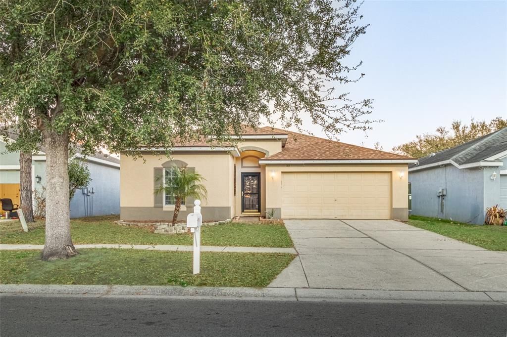 For Rent: $2,400 (3 beds, 2 baths, 1841 Square Feet)