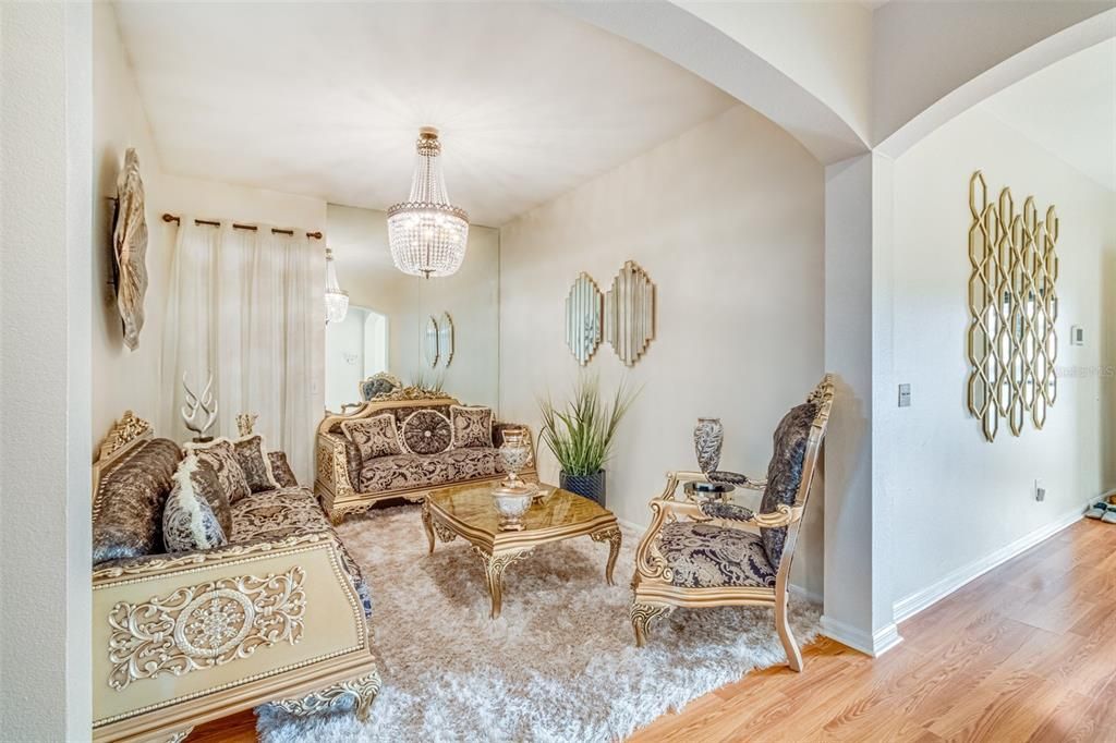 For Rent: $2,400 (3 beds, 2 baths, 1841 Square Feet)
