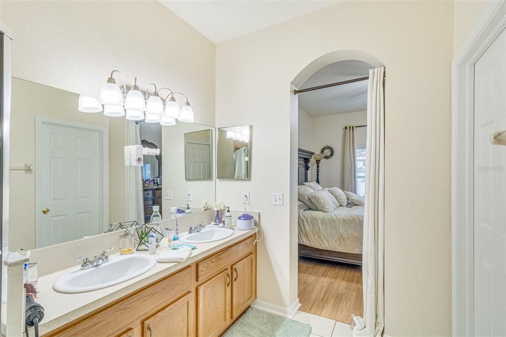 For Rent: $2,400 (3 beds, 2 baths, 1841 Square Feet)
