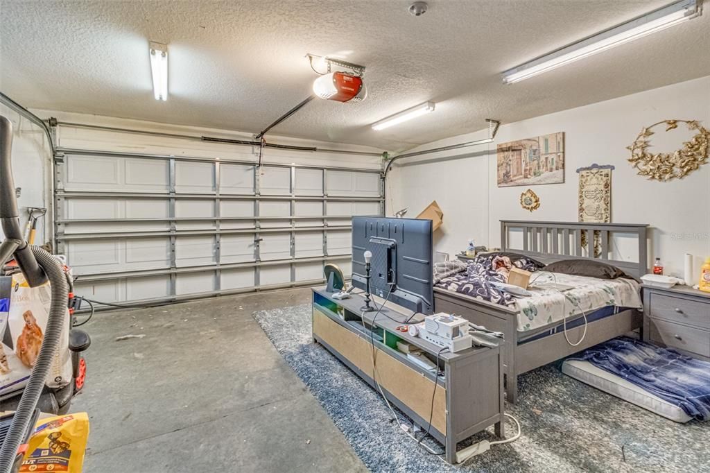 For Rent: $2,400 (3 beds, 2 baths, 1841 Square Feet)