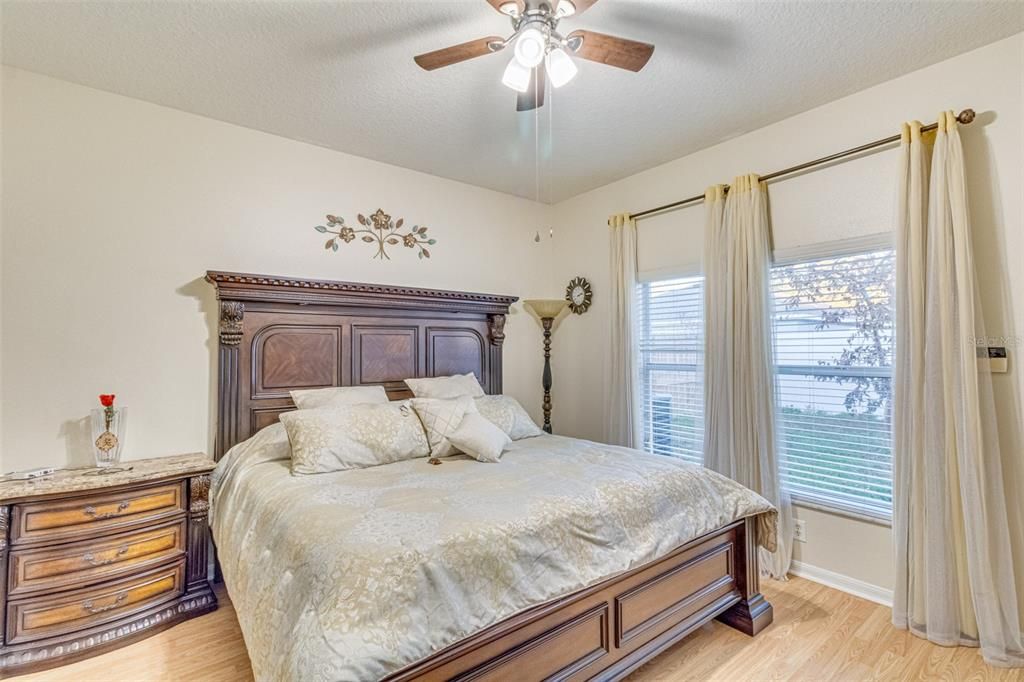 For Rent: $2,400 (3 beds, 2 baths, 1841 Square Feet)