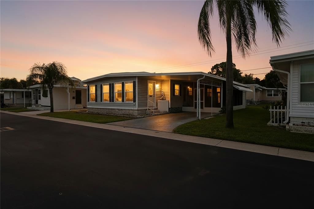 For Sale: $115,000 (2 beds, 1 baths, 888 Square Feet)
