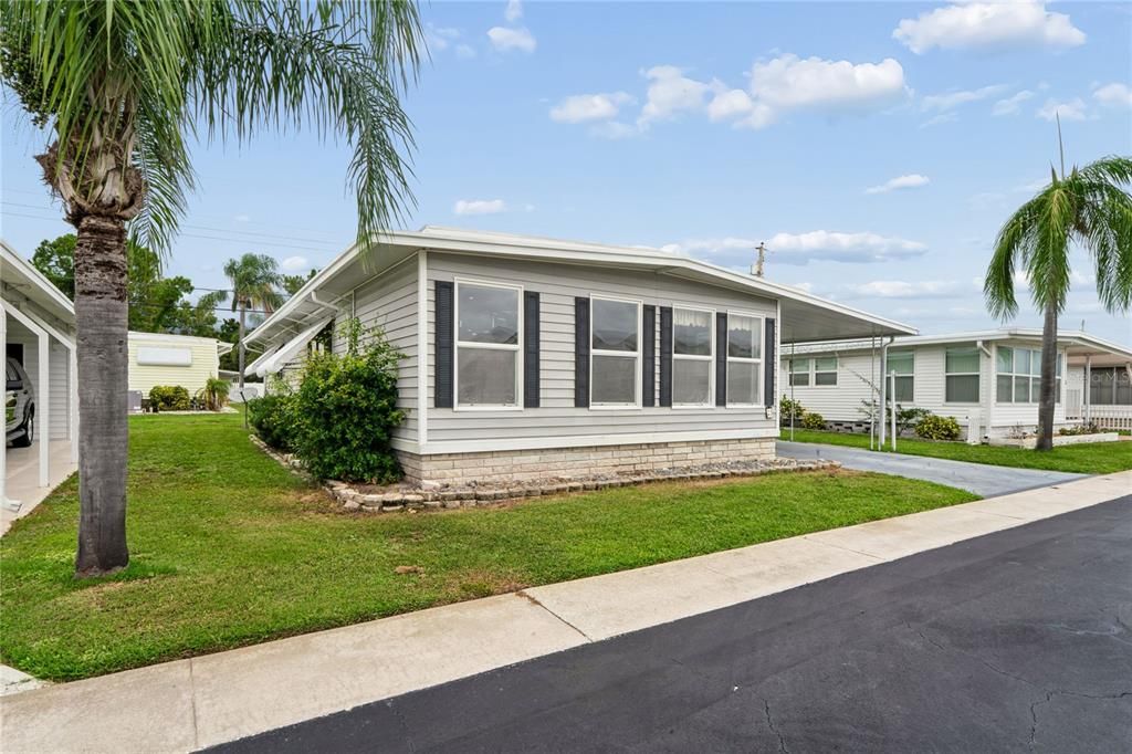 For Sale: $115,000 (2 beds, 1 baths, 888 Square Feet)