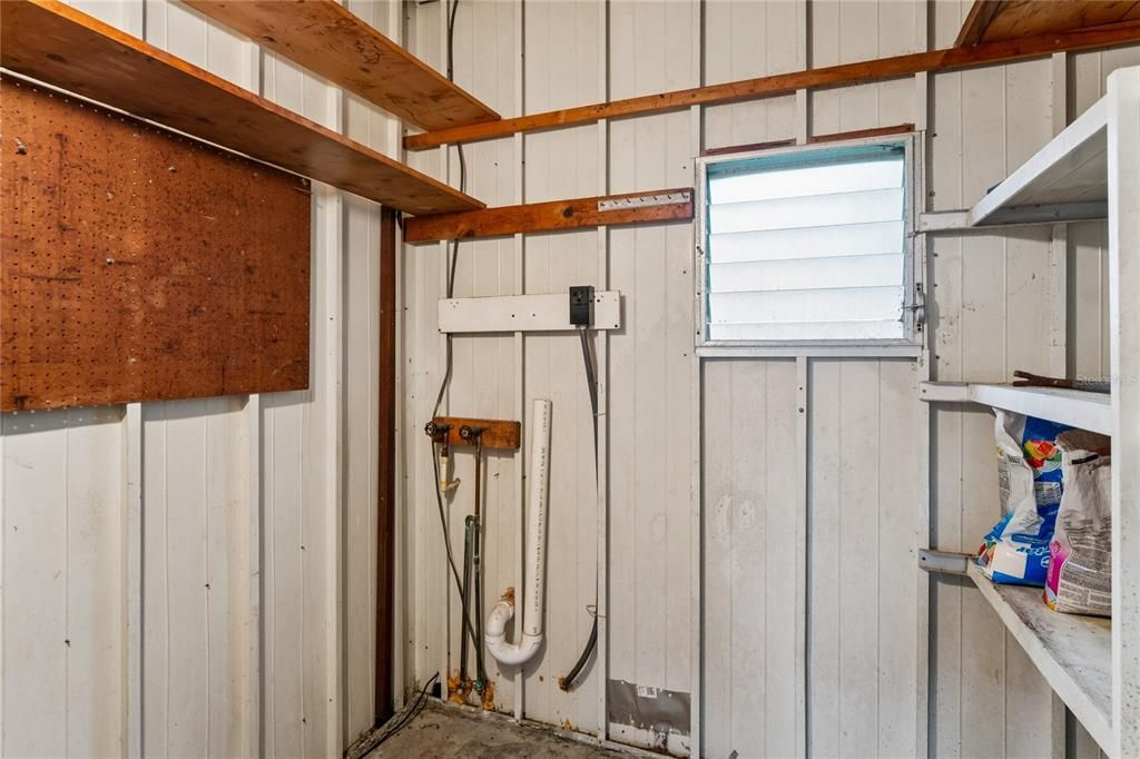 For Sale: $115,000 (2 beds, 1 baths, 888 Square Feet)