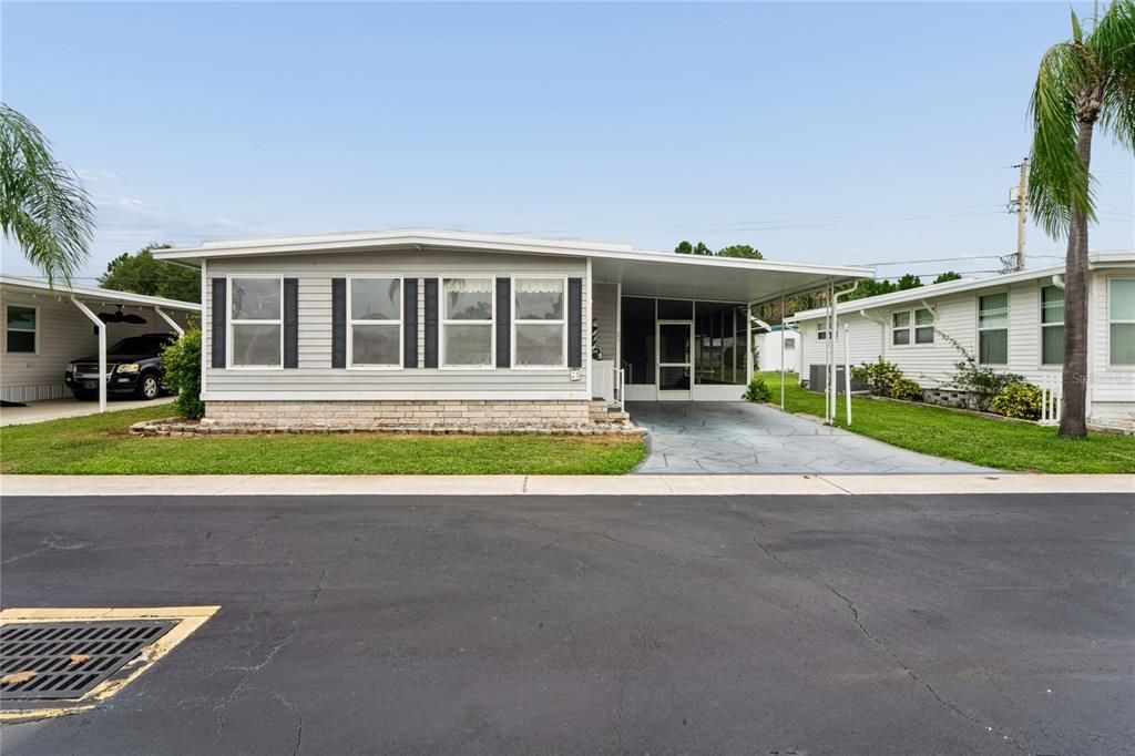 For Sale: $115,000 (2 beds, 1 baths, 888 Square Feet)