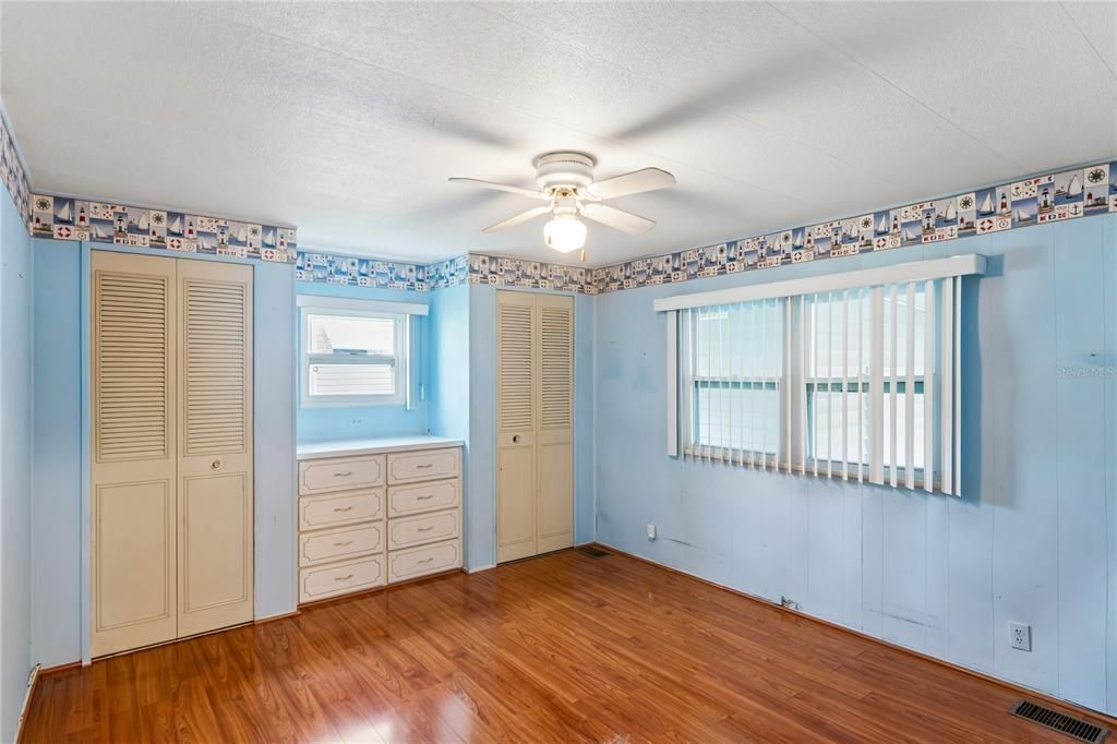 For Sale: $115,000 (2 beds, 1 baths, 888 Square Feet)