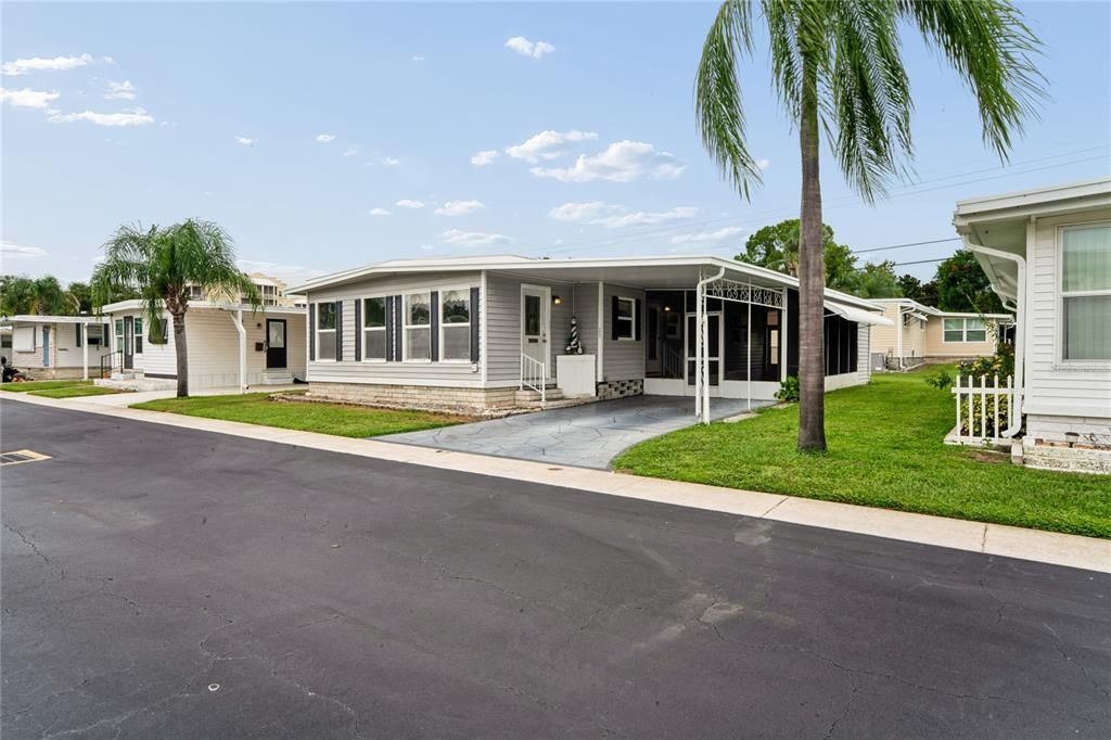For Sale: $115,000 (2 beds, 1 baths, 888 Square Feet)