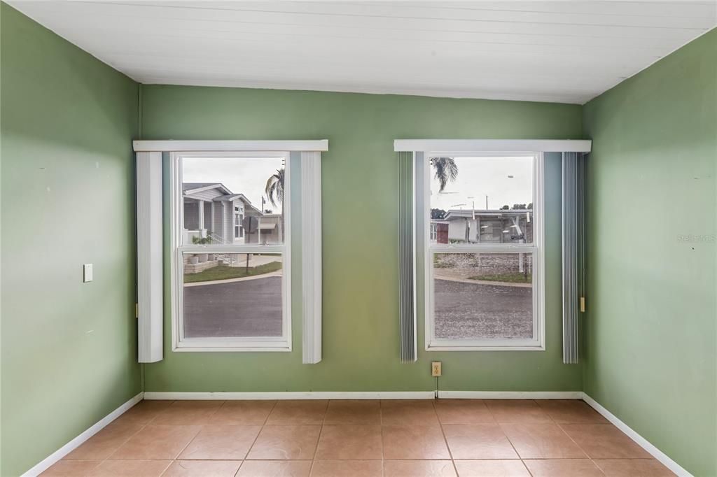 For Sale: $115,000 (2 beds, 1 baths, 888 Square Feet)