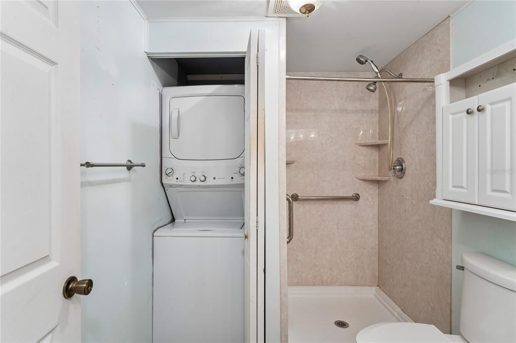 For Sale: $115,000 (2 beds, 1 baths, 888 Square Feet)